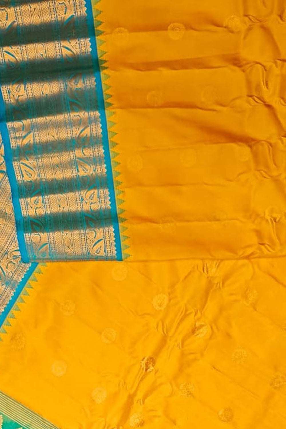 Stunning Yellow Handloom Gadwal Pure Silk Saree - Luxurion World