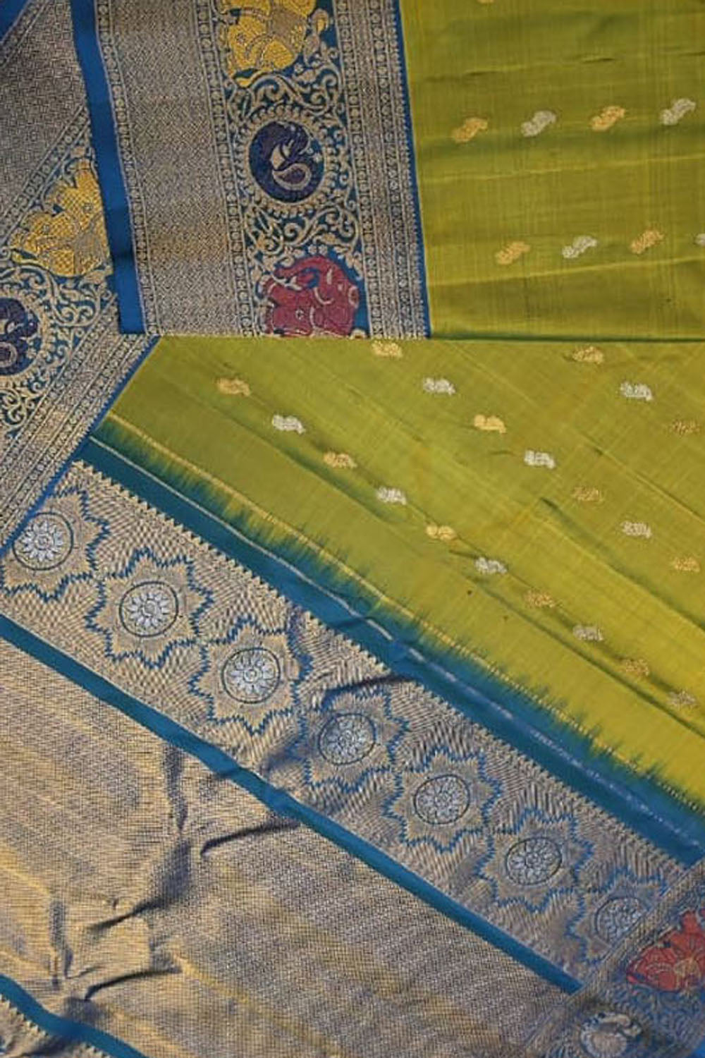 Green Gadwal Pure Silk Saree — Temple Motif Pallu, Puja