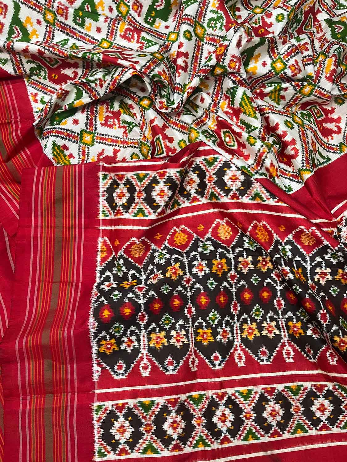 Exquisite Multicolor Handloom Pochampally Double Ikat Silk Saree - Luxurion World