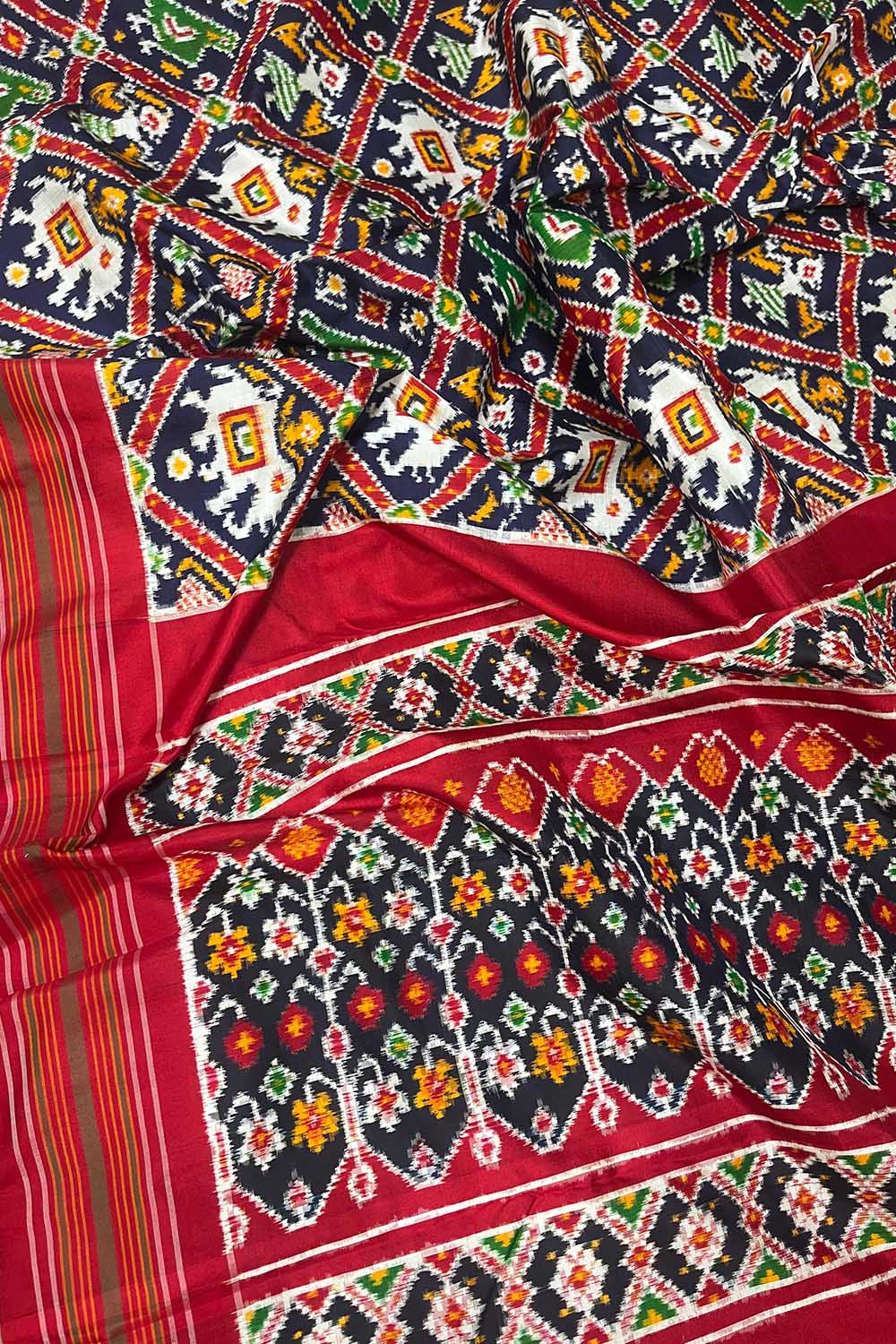 Exquisite Handloom Pochampally Double Ikat Silk Saree - Luxurion World