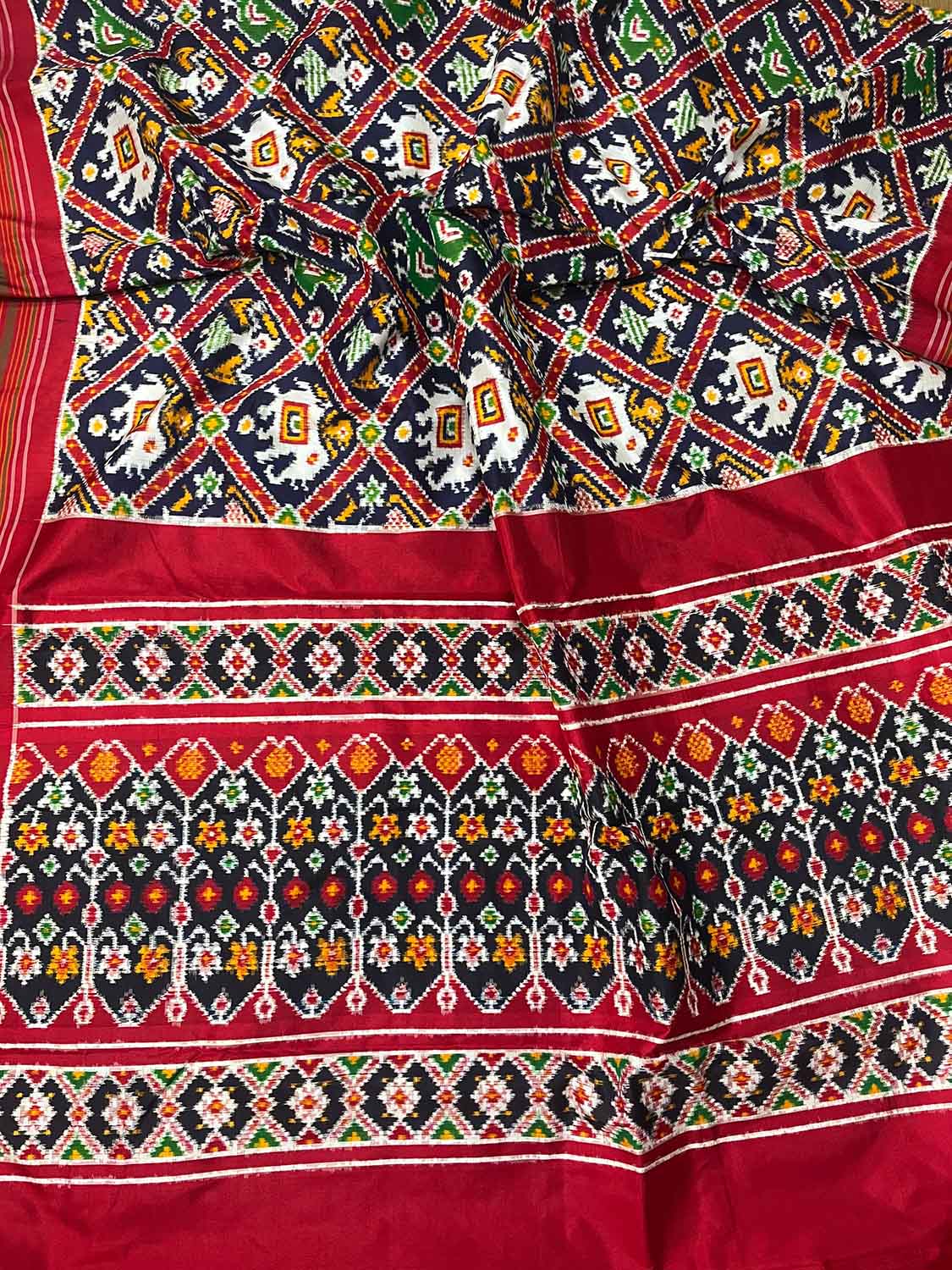 Exquisite Handloom Pochampally Double Ikat Silk Saree - Luxurion World