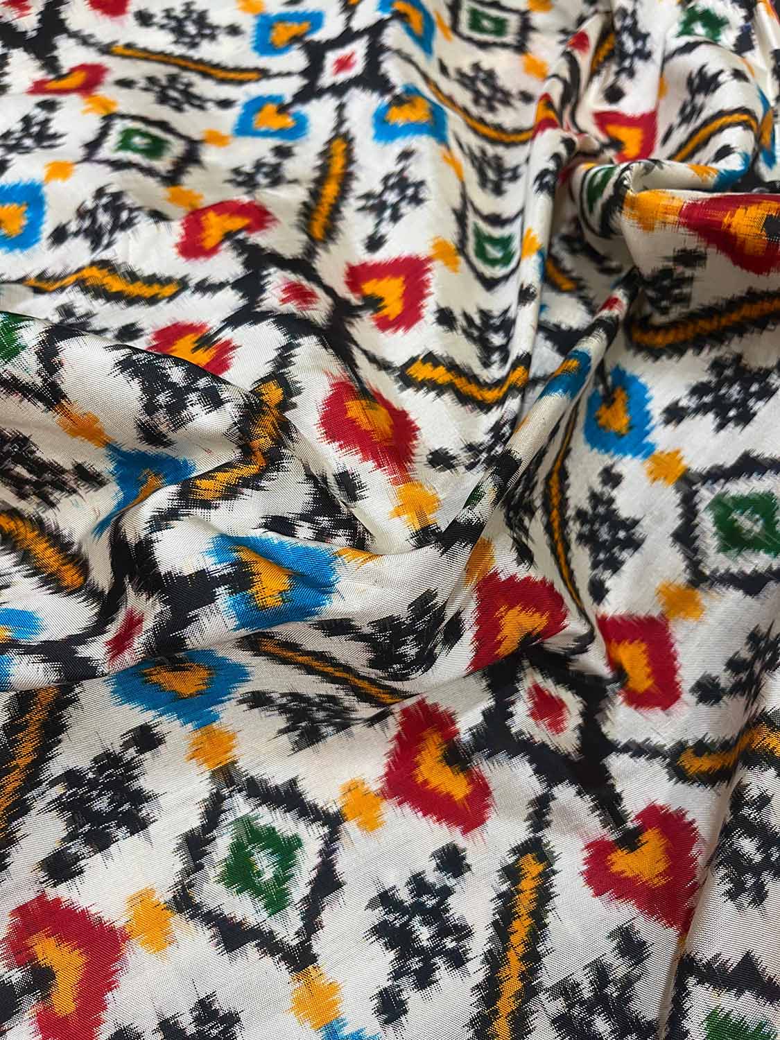 Exquisite Handloom Pochampally Double Ikat Silk Saree - Luxurion World