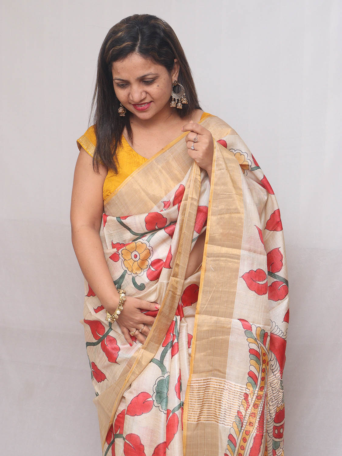 Pastel Kalamkari Tussar Silk Saree: Hand-Painted Elegance - Luxurion World