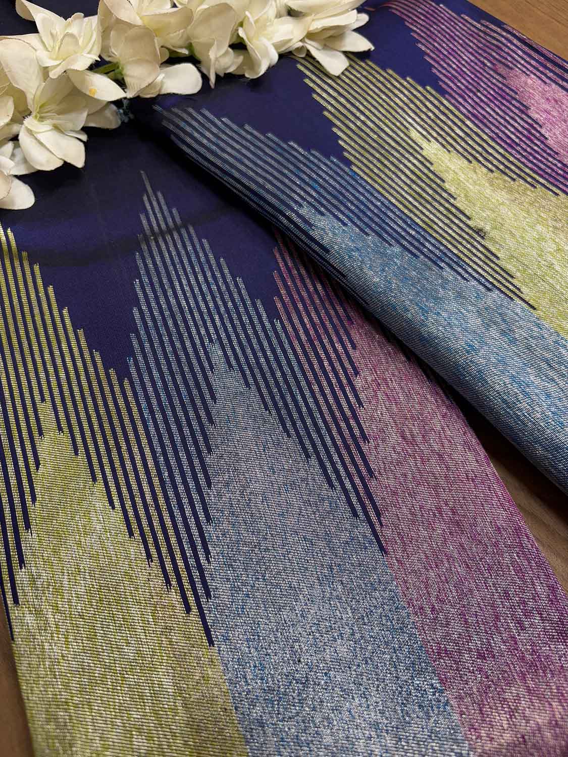 Blue Handloom Kanjeevaram Silk Saree with Temple Border - Luxurion World