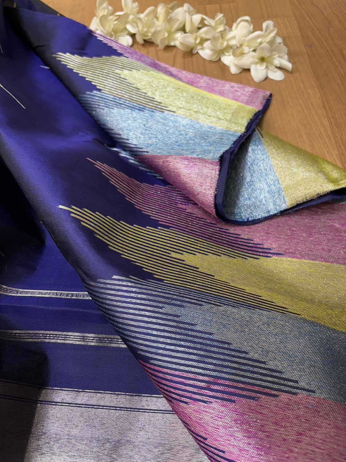 Blue Handloom Kanjeevaram Silk Saree with Temple Border - Luxurion World