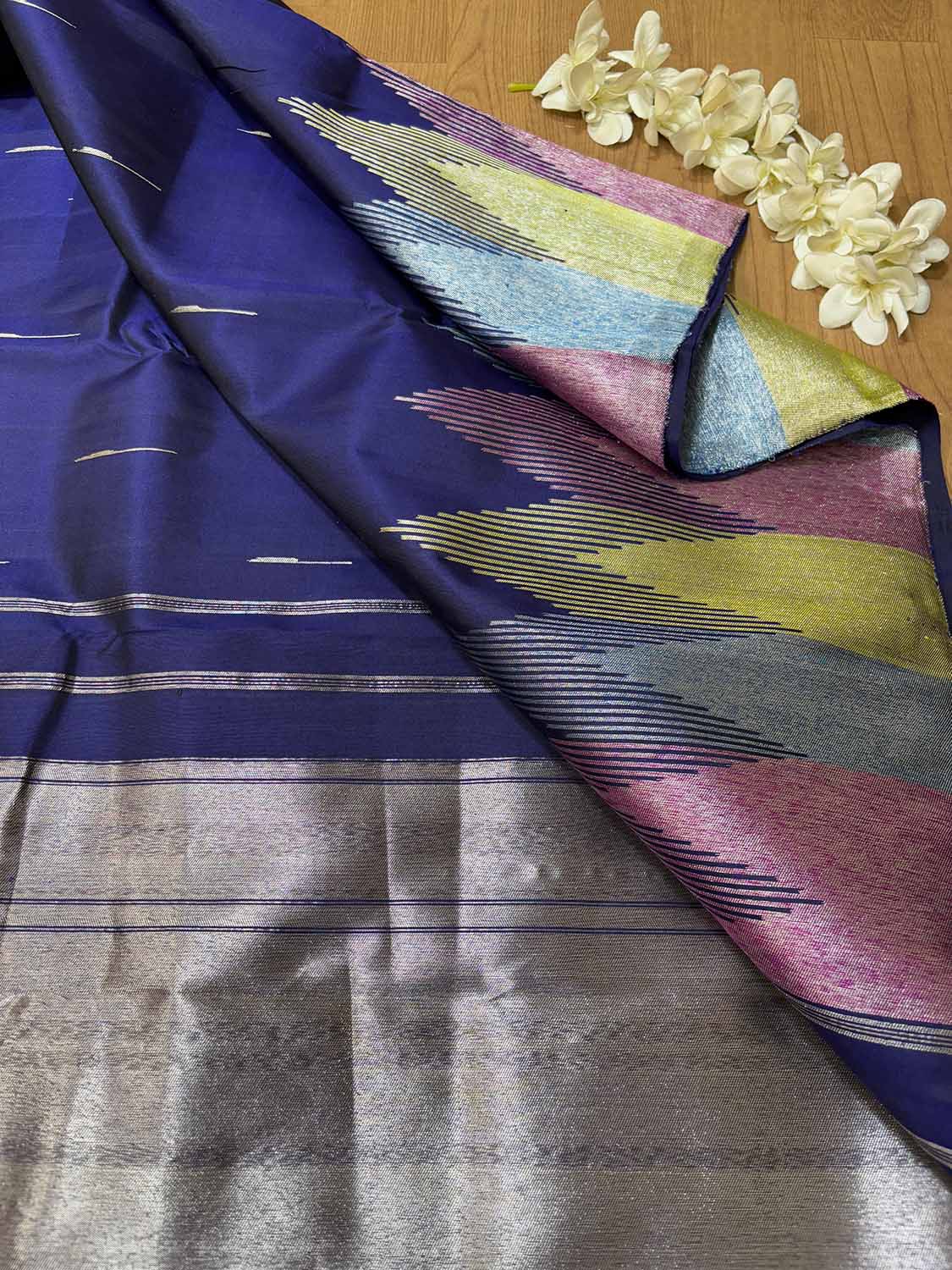 Blue Handloom Kanjeevaram Silk Saree with Temple Border - Luxurion World