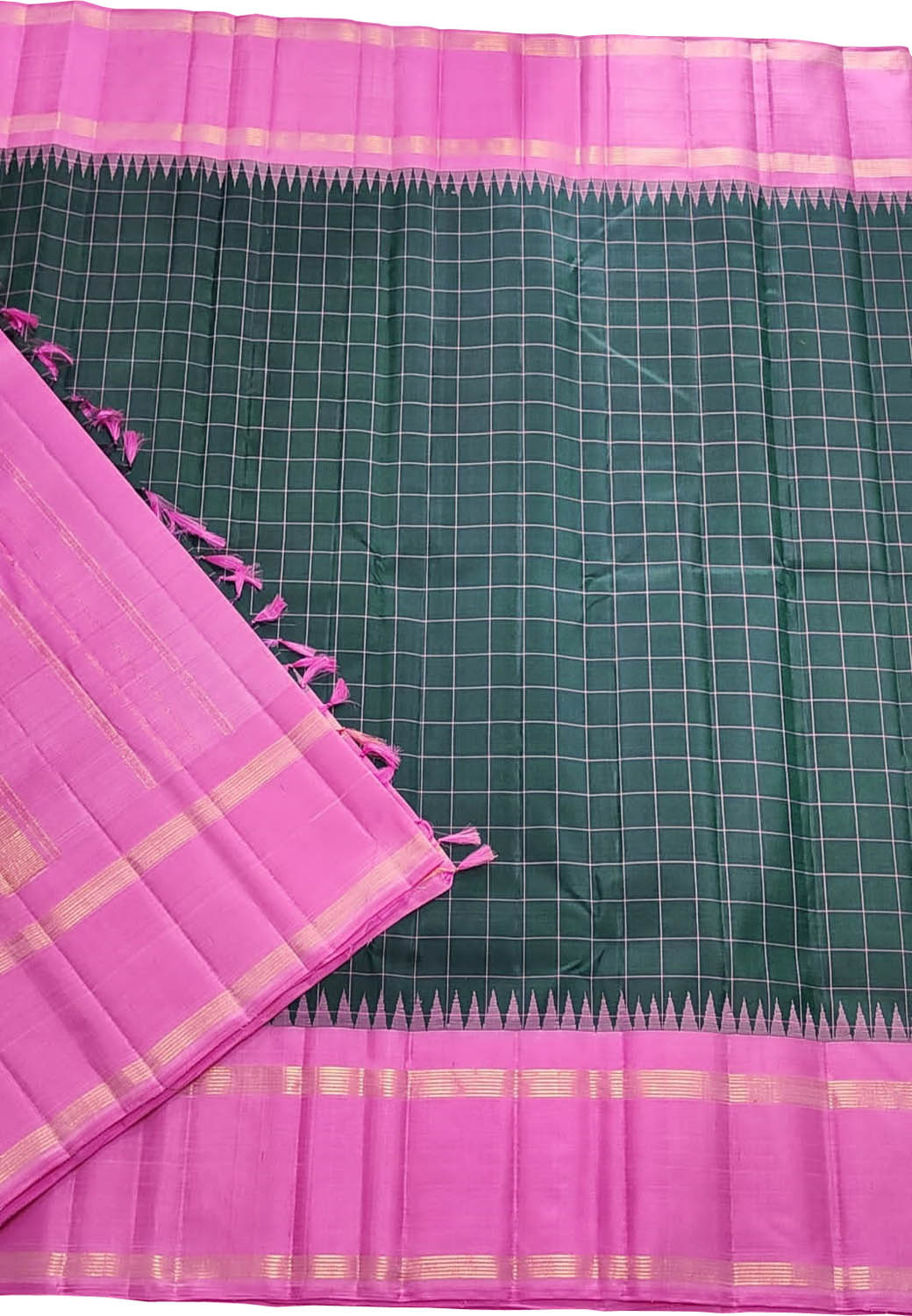 Emerald Elegance: Green Kanjeevaram Pure Silk Saree - Luxurion World