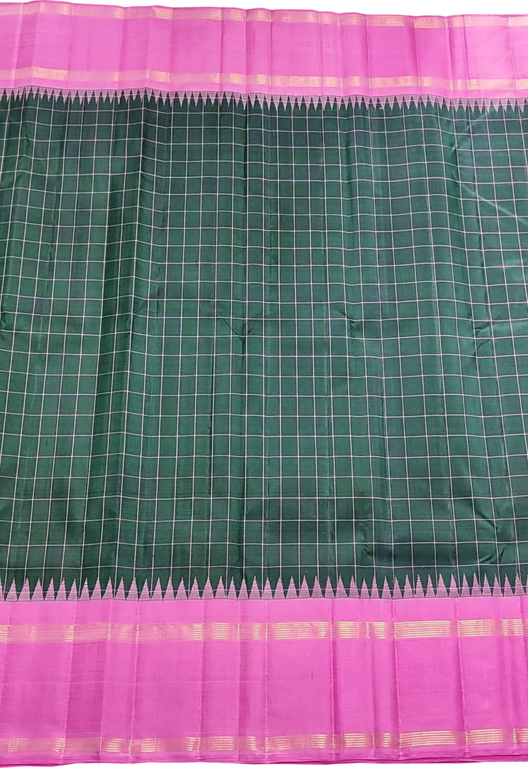 Emerald Elegance: Green Kanjeevaram Pure Silk Saree - Luxurion World