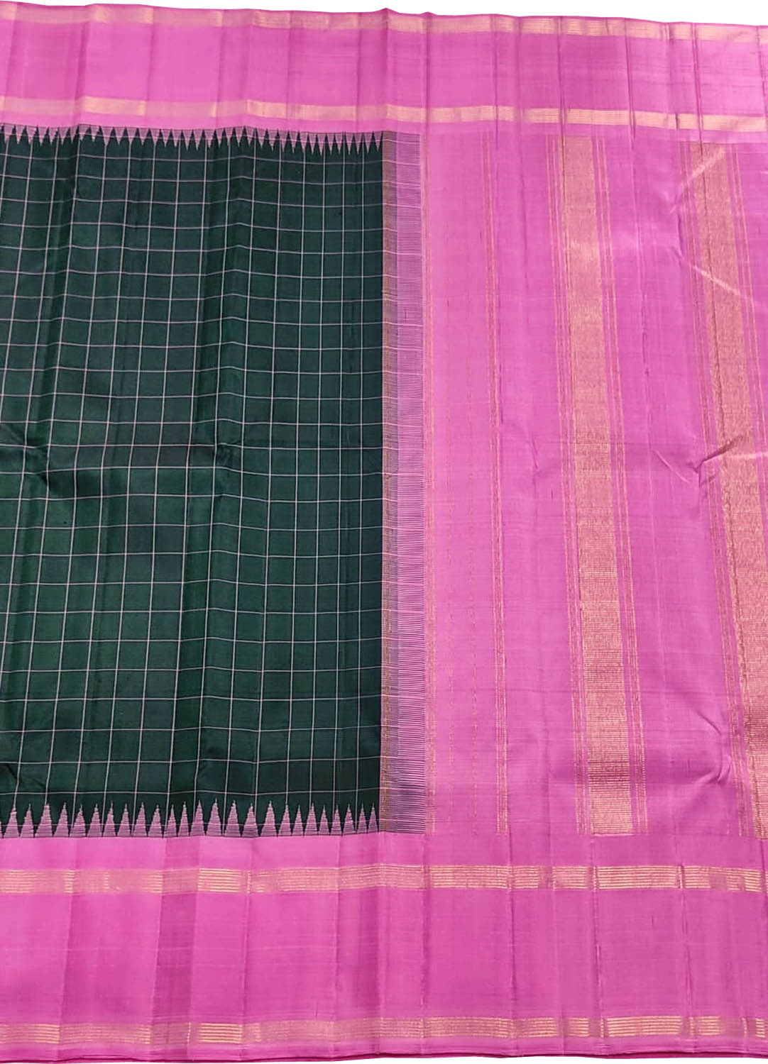 Emerald Elegance: Green Kanjeevaram Pure Silk Saree - Luxurion World
