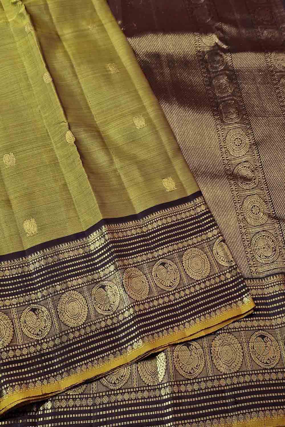 Green Kanjeevaram Handloom Pure Silk Saree - Elegant and Luxurious - Luxurion World