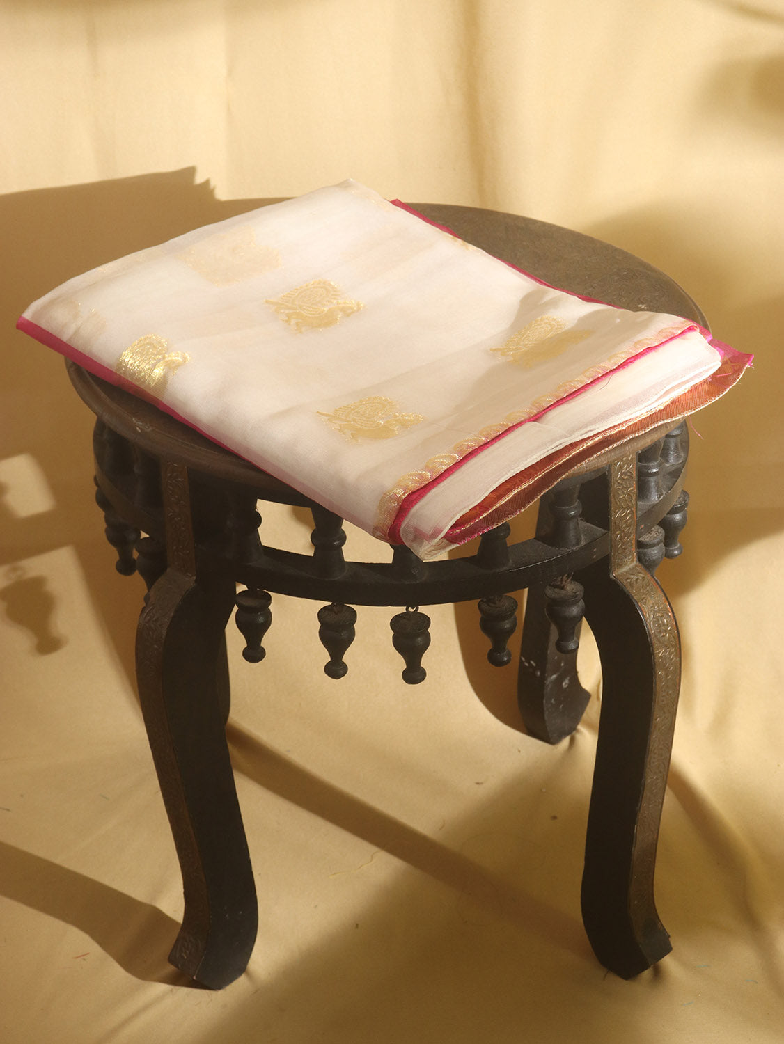 Off White And Pink Handloom Kanjeevaram Pure Organza Silk Saree - Luxurion World