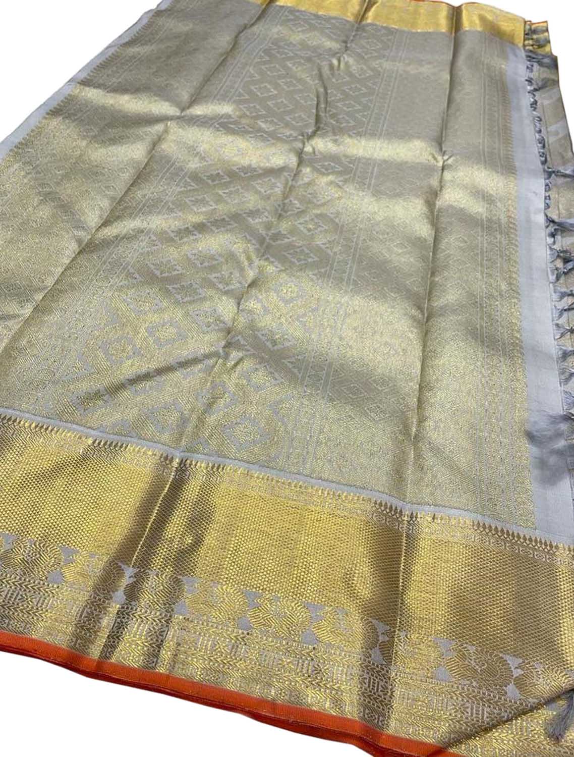 Pure Silk Grey Kanjeevaram Handloom Saree: Timeless Elegance - Luxurion World