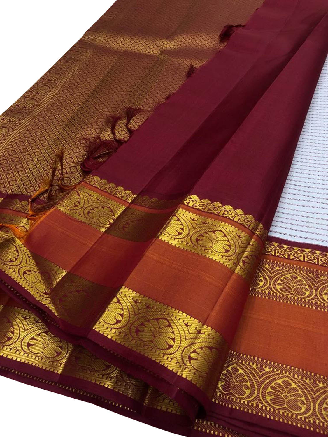 Off White Kanjeevaram Handloom Pure Silk Saree - Luxurion World