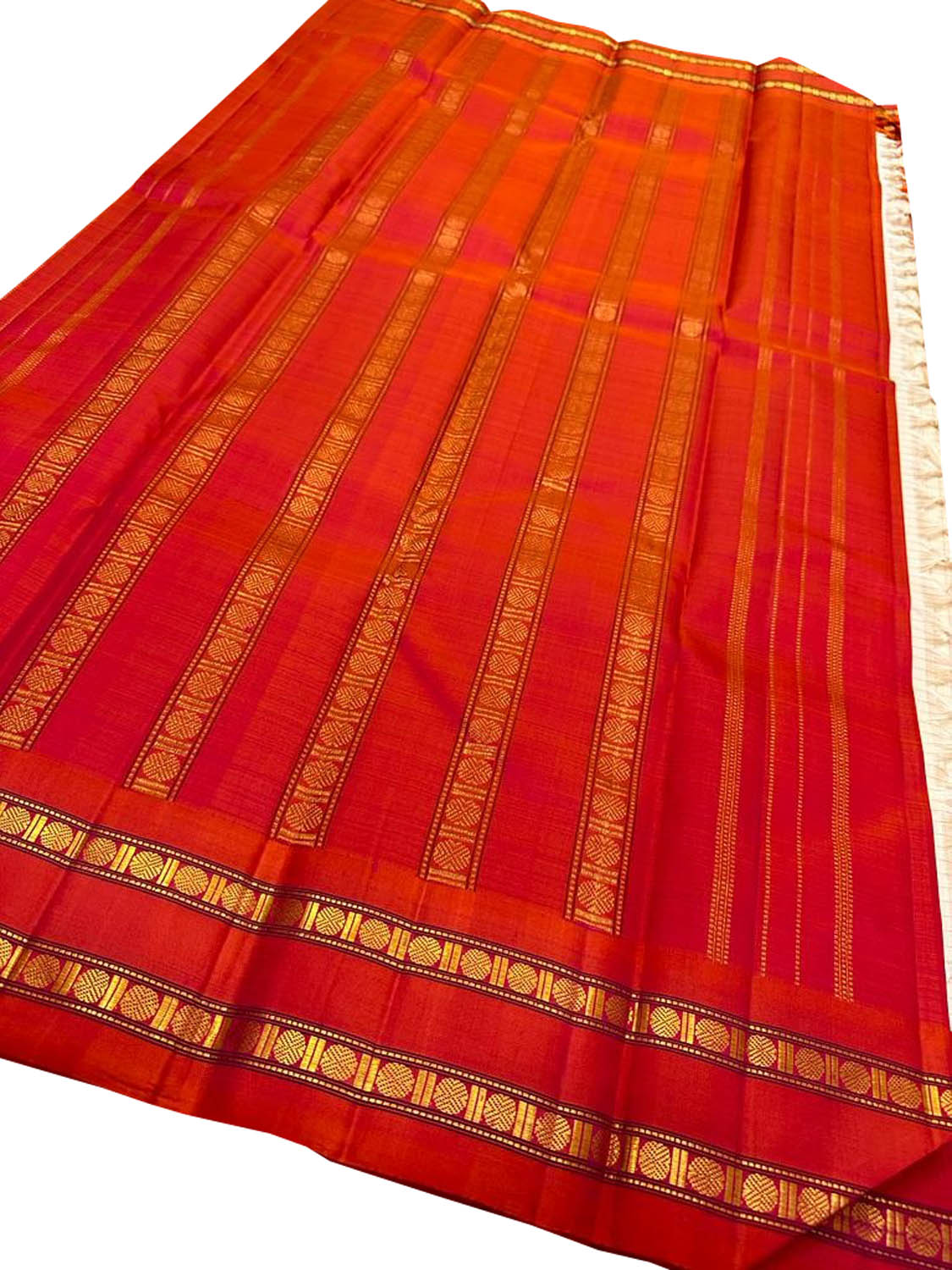 Off White Kanjeevaram Handloom Pure Silk Saree - Luxurion World