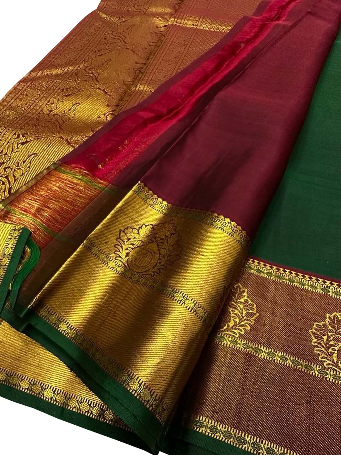 Timeless Elegance: Exquisite Green Kanjeevaram Handloom Pure Silk Saree - Luxurion World
