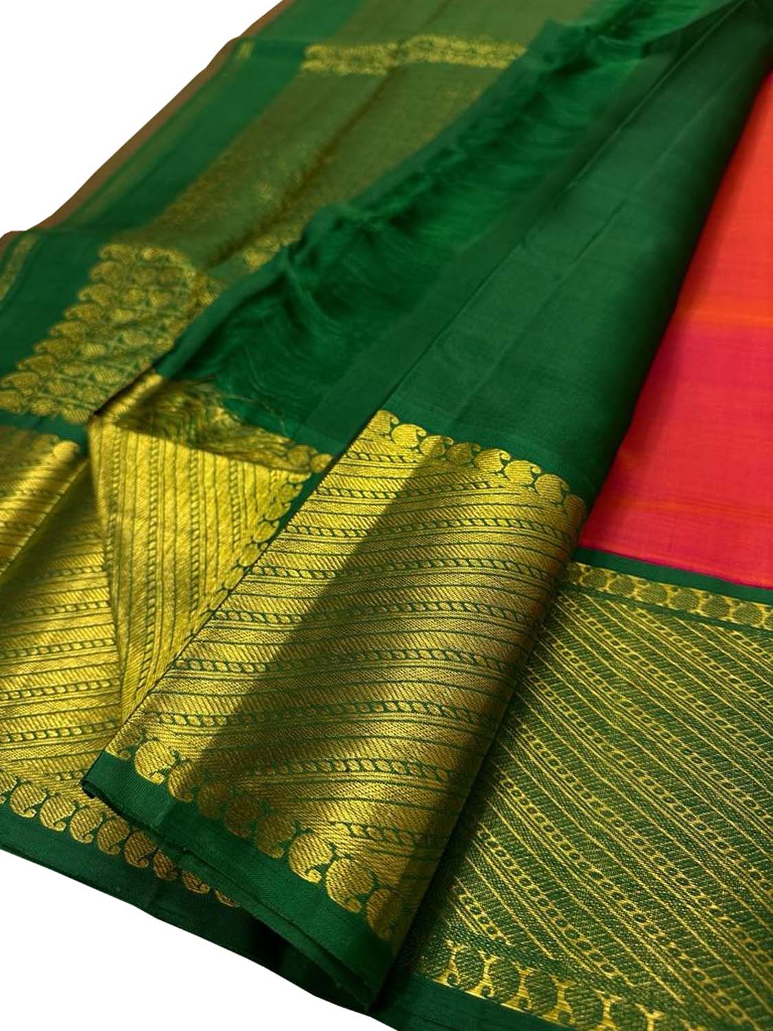 Exquisite Pink Kanjeevaram Handloom Silk Saree: Timeless Elegance - Luxurion World