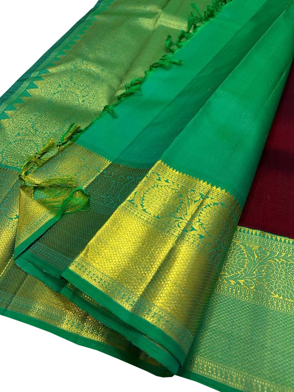 Elegant Maroon Kanjeevaram Handloom Pure Silk Saree: Timeless Grace and Luxury - Luxurion World