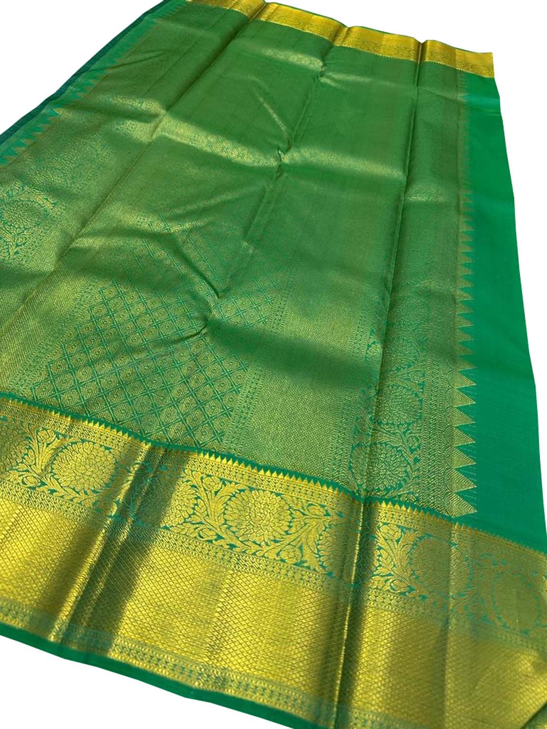 Elegant Maroon Kanjeevaram Handloom Pure Silk Saree: Timeless Grace and Luxury - Luxurion World