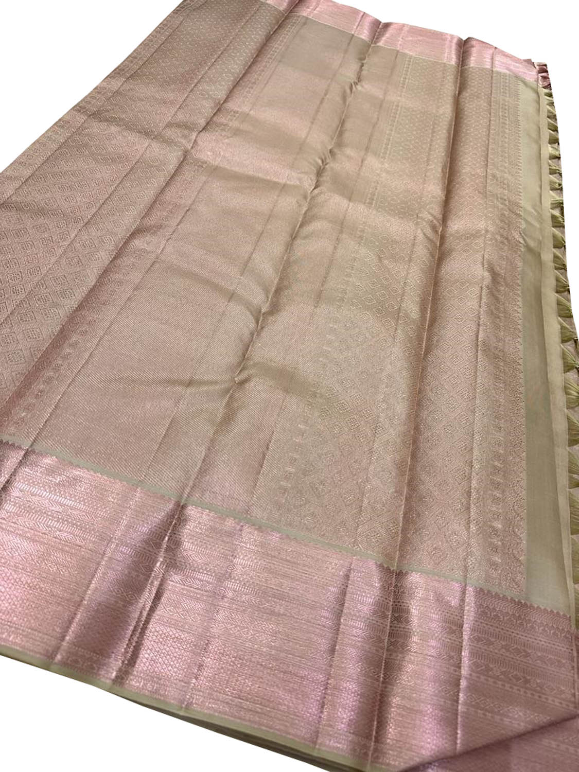 Elegant Green Kanjeevaram Handloom Pure Silk Saree - Luxurion World