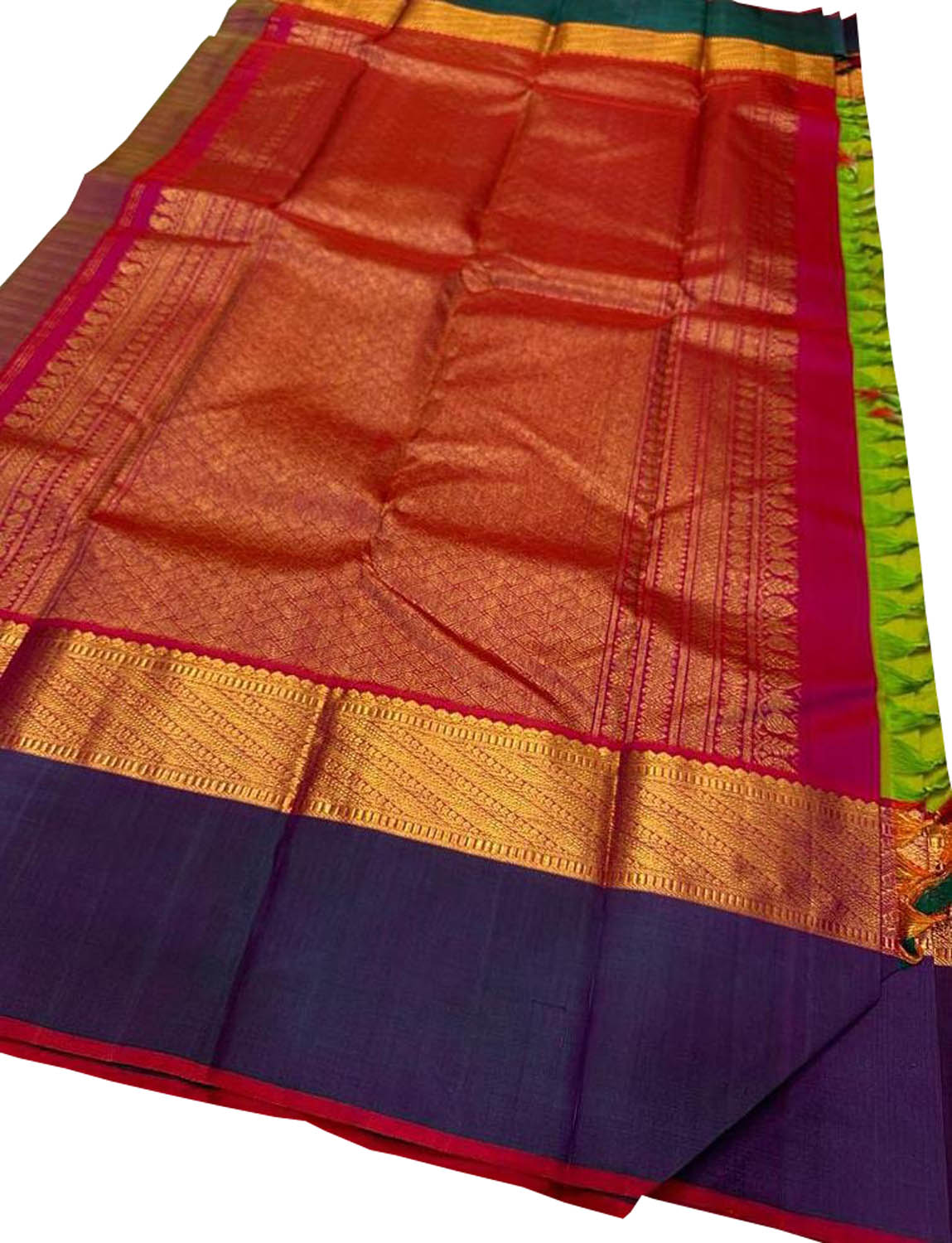Exquisite Green Kanjeevaram Handloom Pure Silk Saree: Timeless Elegance - Luxurion World