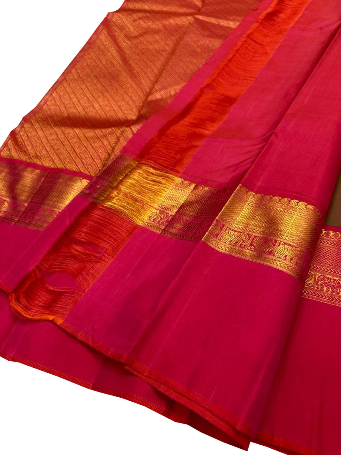 Exquisite Green Kanjeevaram Handloom Pure Silk Saree: Timeless Elegance - Luxurion World