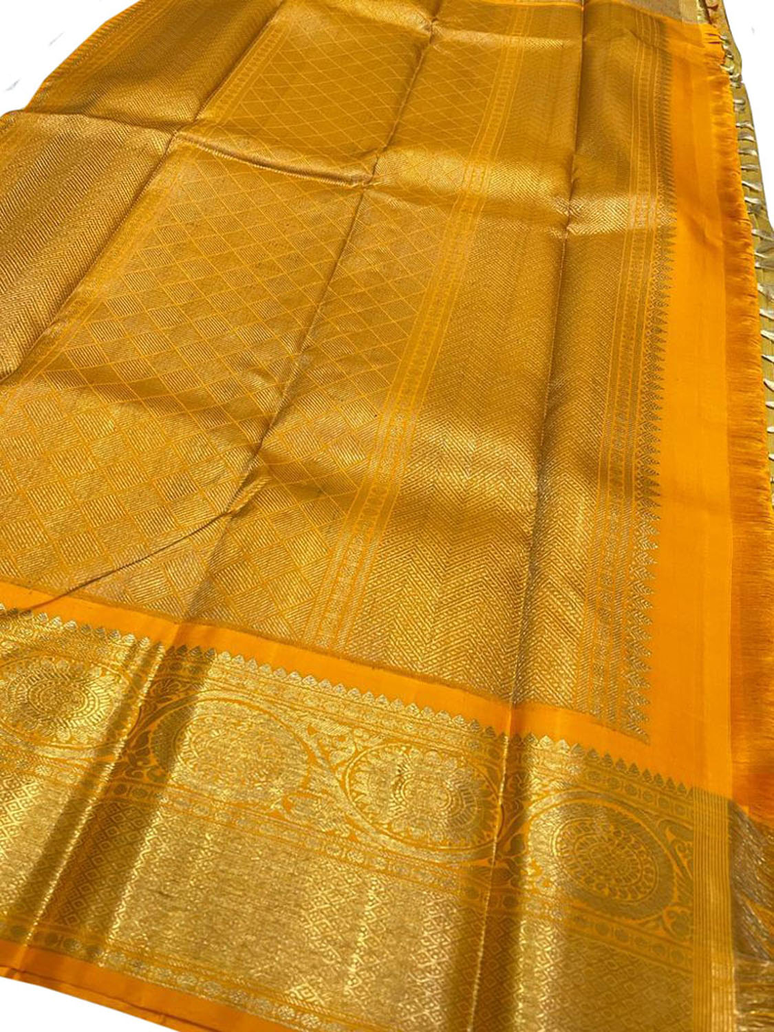Exquisite Yellow Kanjeevaram Handloom Pure Silk Saree: Timeless Elegance - Luxurion World