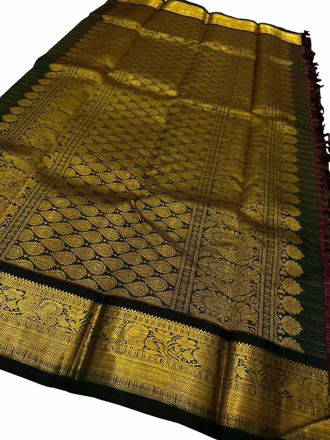 Exquisite Green Kanjeevaram Handloom Pure Silk Saree: Timeless Elegance - Luxurion World