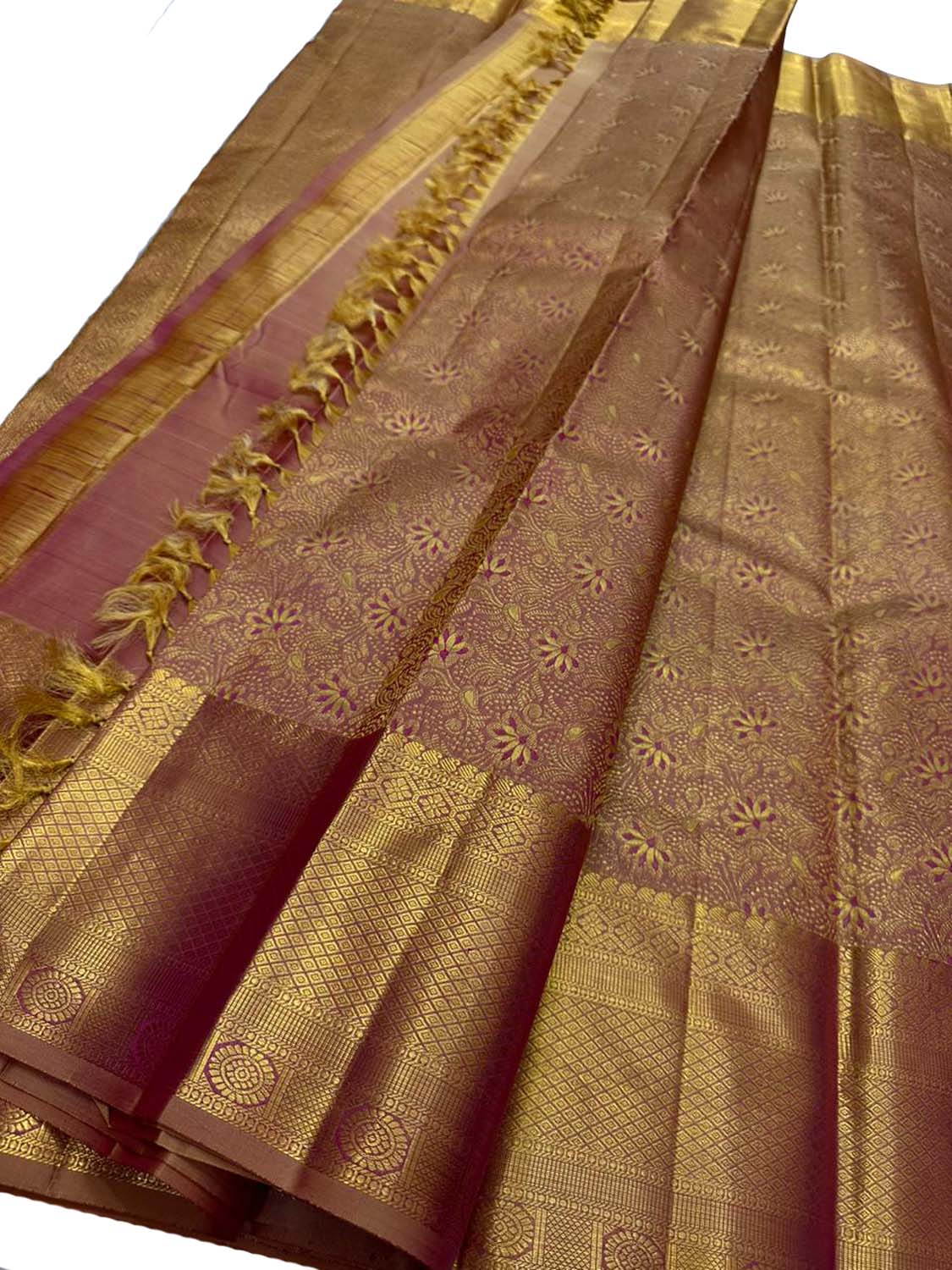 Exquisite Golden Kanjeevaram Handloom Pure Silk Saree: Timeless Elegance - Luxurion World