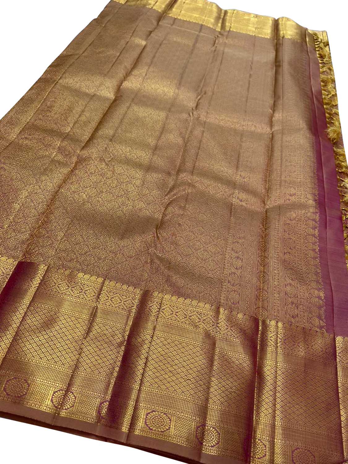 Exquisite Golden Kanjeevaram Handloom Pure Silk Saree: Timeless Elegance - Luxurion World