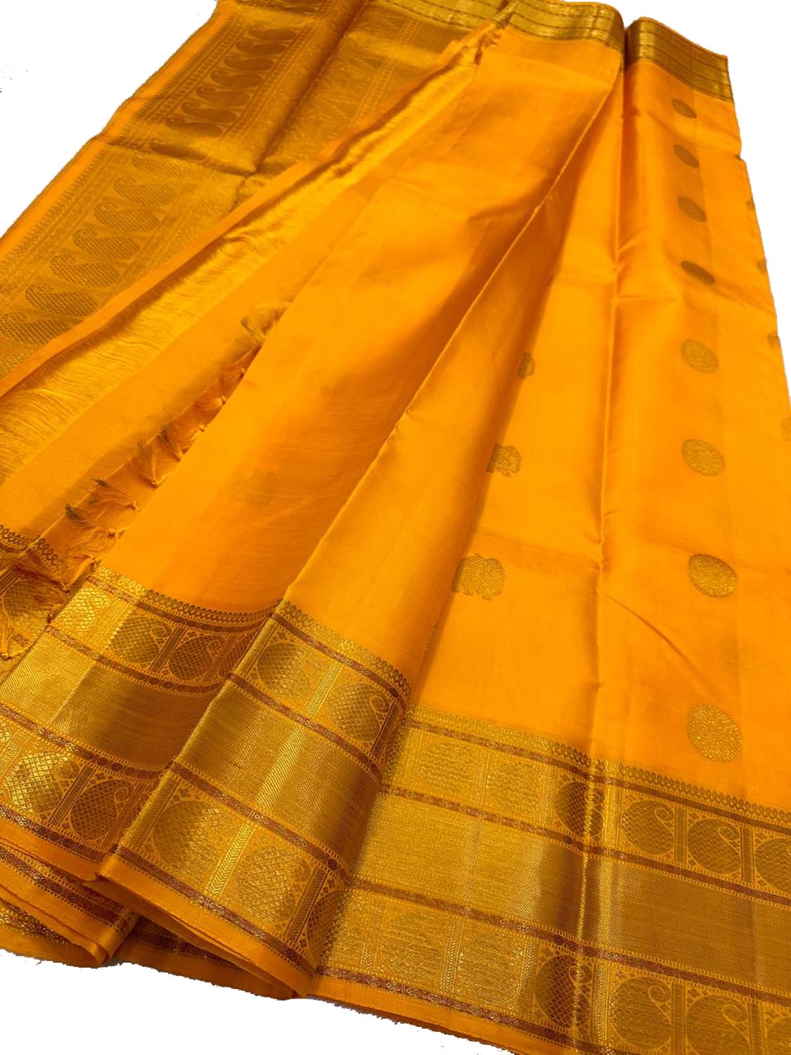 Golden Glow: Handloom Kanjeevaram Pure Silk Saree - Luxurion World