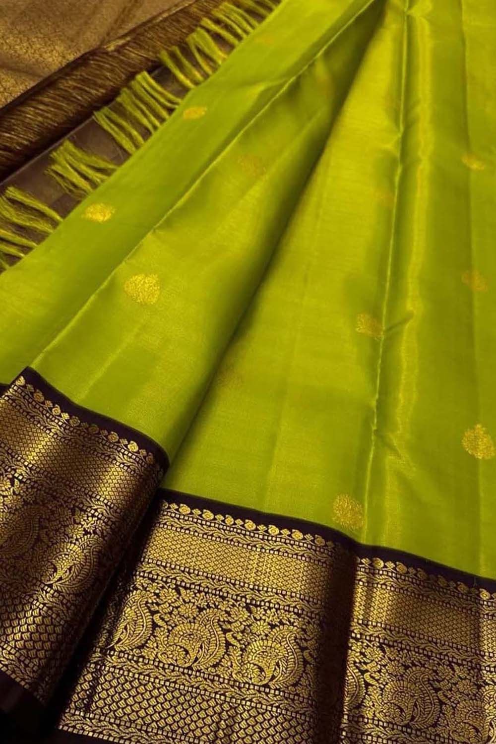 Ethically Made Green Silk Saree: Handloom Kanjeevaram - Luxurion World