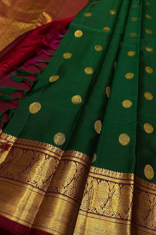 Green Handloom Kanjeevaram Pure Silk Saree - Elegant and Luxurious - Luxurion World