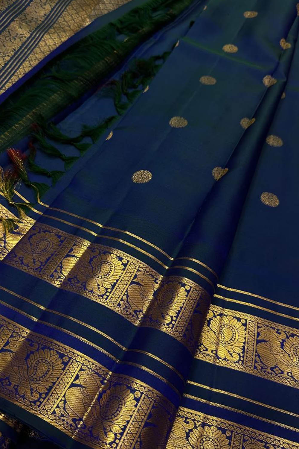 Emerald Elegance: Green And Blue Kanjeevaram Silk Saree - Luxurion World