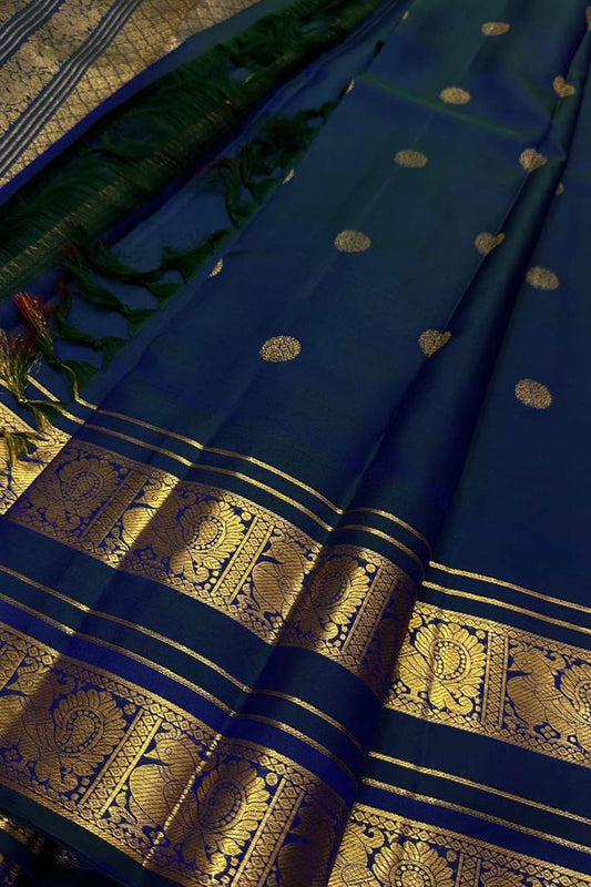 Emerald Elegance: Green And Blue Kanjeevaram Silk Saree - Luxurion World