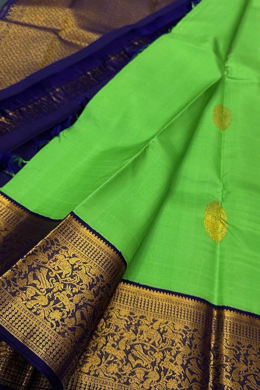 Emerald Elegance: Green Kanjeevaram Silk Saree - Luxurion World
