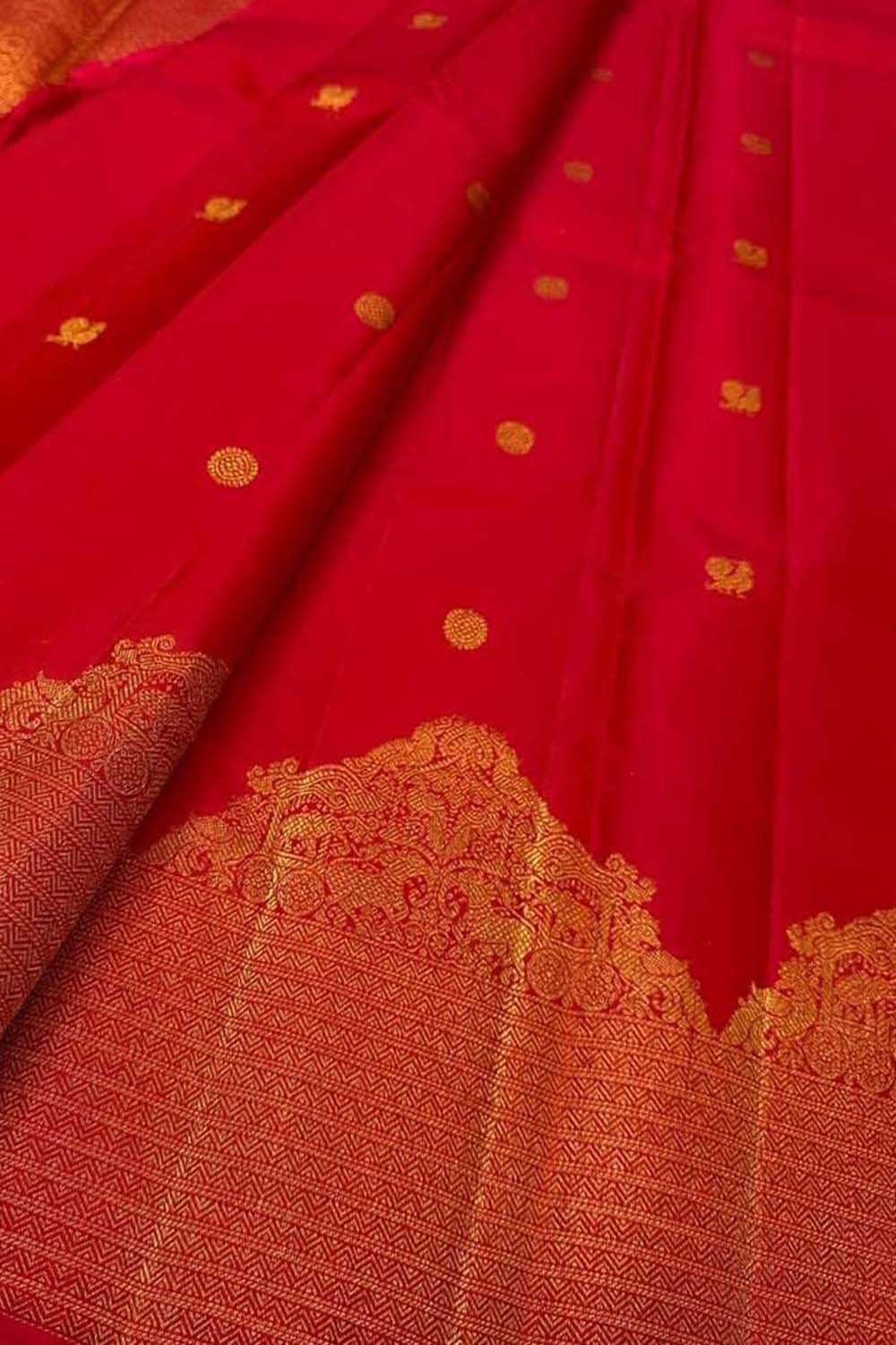 Exquisite Red Kanjeevaram Handloom Silk Saree - Luxurion World