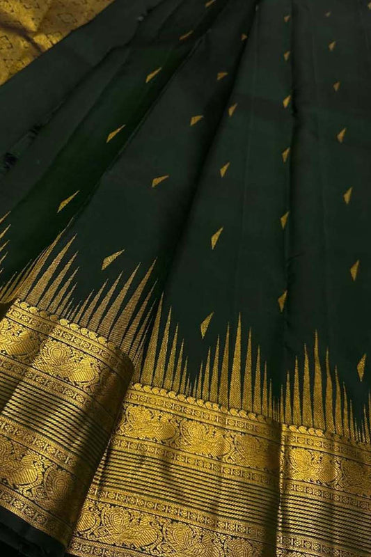 Emerald Elegance: Green Kanjeevaram Handloom Silk Saree - Luxurion World