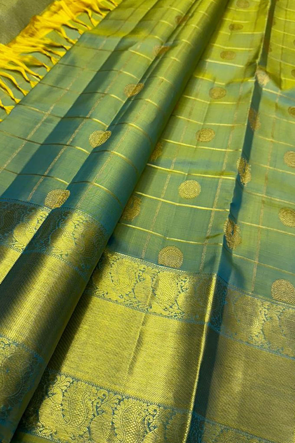 Green Kanjeevaram Handloom Pure Silk Saree - Elegant and Luxurious - Luxurion World