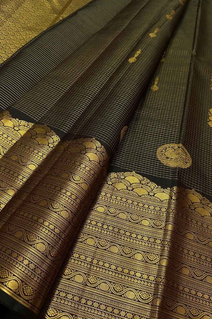 Exquisite Black Kanjeevaram Silk Saree - Handloom Beauty - Luxurion World