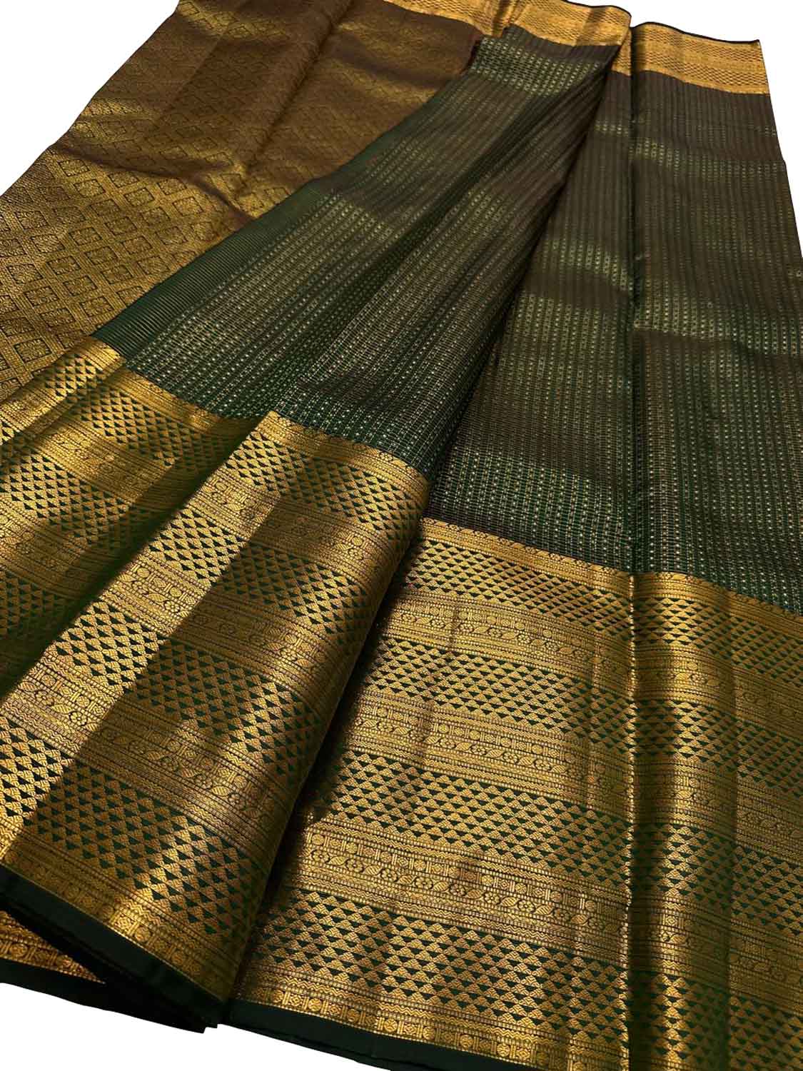 Emerald Elegance: Green Kanjeevaram Silk Saree - Luxurion World