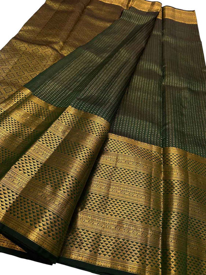 Emerald Elegance: Green Kanjeevaram Silk Saree - Luxurion World