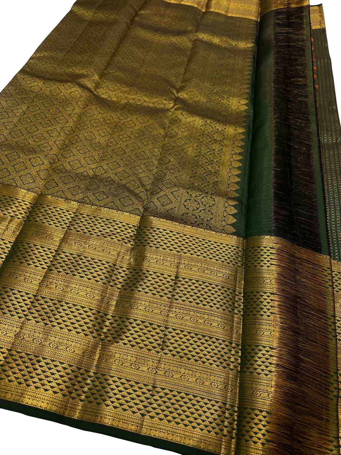 Emerald Elegance: Green Kanjeevaram Silk Saree - Luxurion World