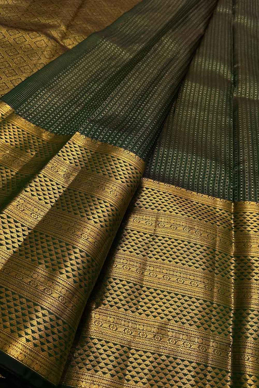 Emerald Elegance: Green Kanjeevaram Silk Saree - Luxurion World