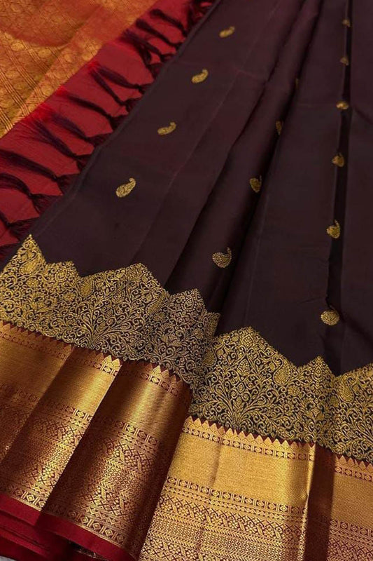 Exquisite Brown Kanjeevaram Silk Saree - Handloom Beauty - Luxurion World