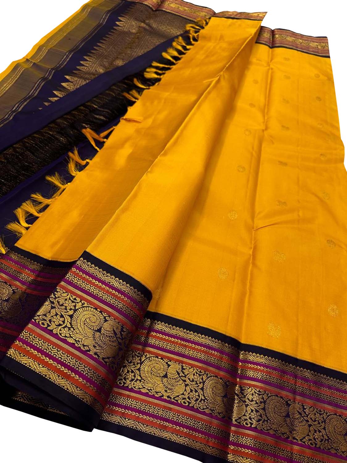 Golden Glow: Handloom Kanjeevaram Silk Saree - Luxurion World