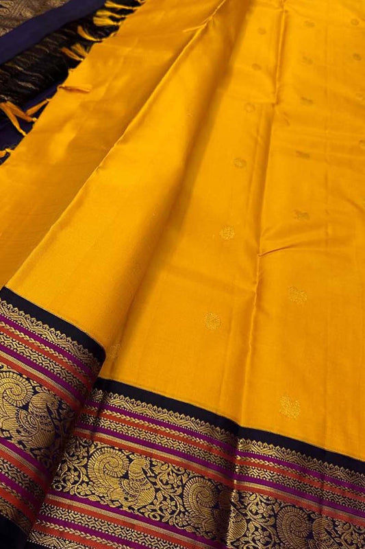 Golden Glow: Handloom Kanjeevaram Silk Saree - Luxurion World