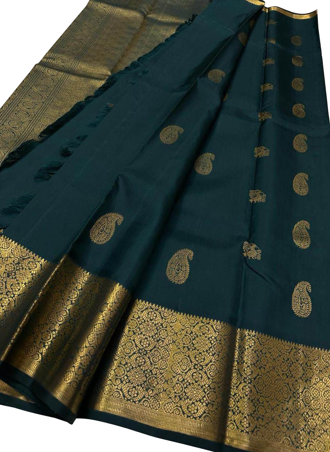 Emerald Elegance: Green Kanjeevaram Silk Saree - Luxurion World