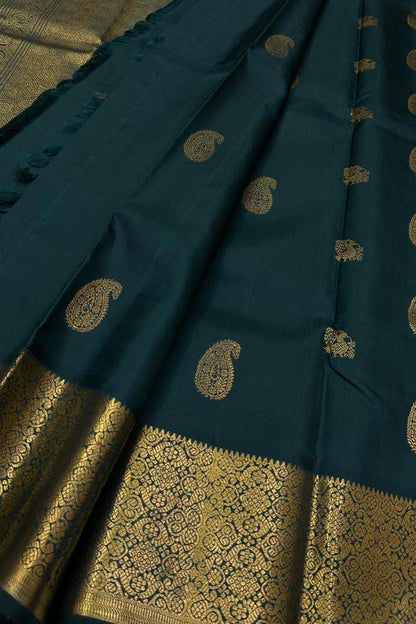 Emerald Elegance: Green Kanjeevaram Silk Saree - Luxurion World