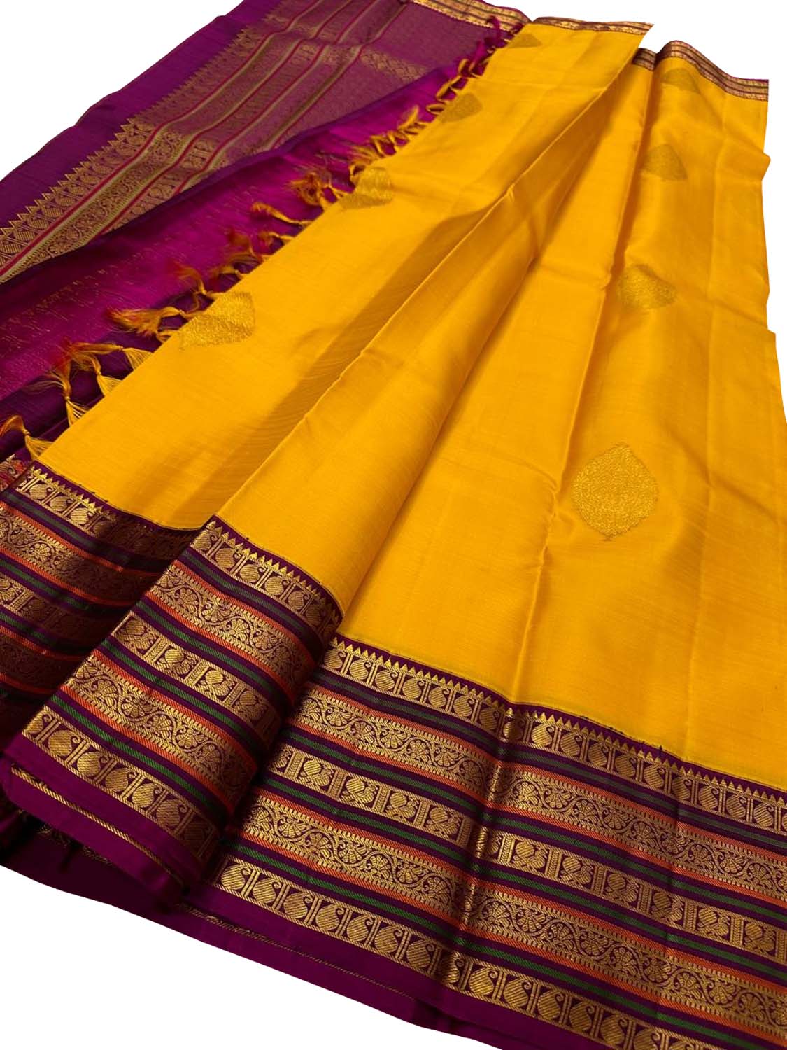 Golden Glow: Handloom Kanjeevaram Silk Saree - Luxurion World