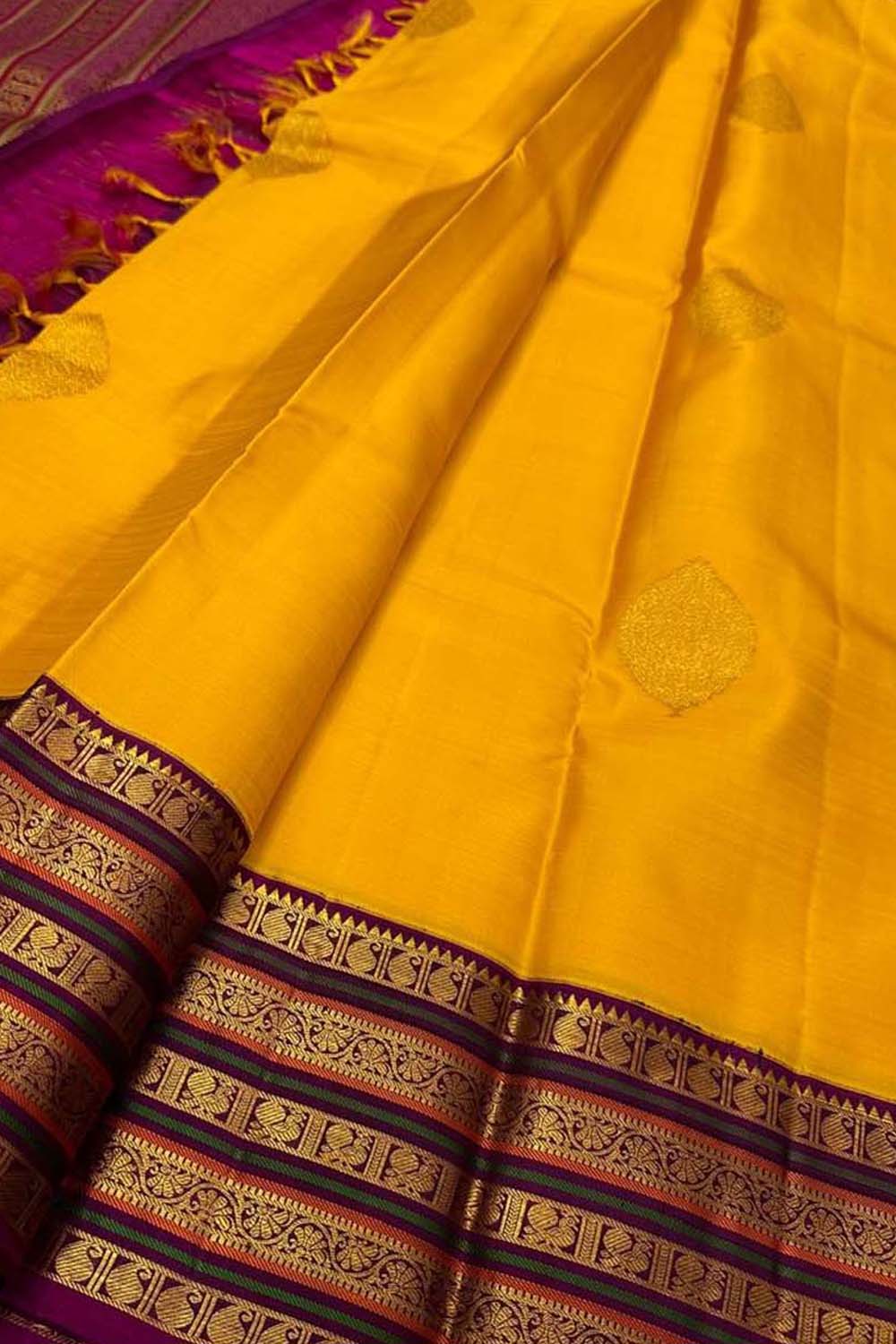Golden Glow: Handloom Kanjeevaram Silk Saree - Luxurion World